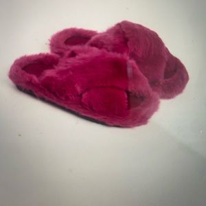 NWOT Apparis faux fur cozy and soft Slippers in Raspberry; size 10